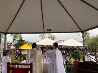 Missa em louvor ao Bom Jesus em Campo Mendes teve o Pároco Sebastião presidindo com liturgia da Rádio Campo Aberto